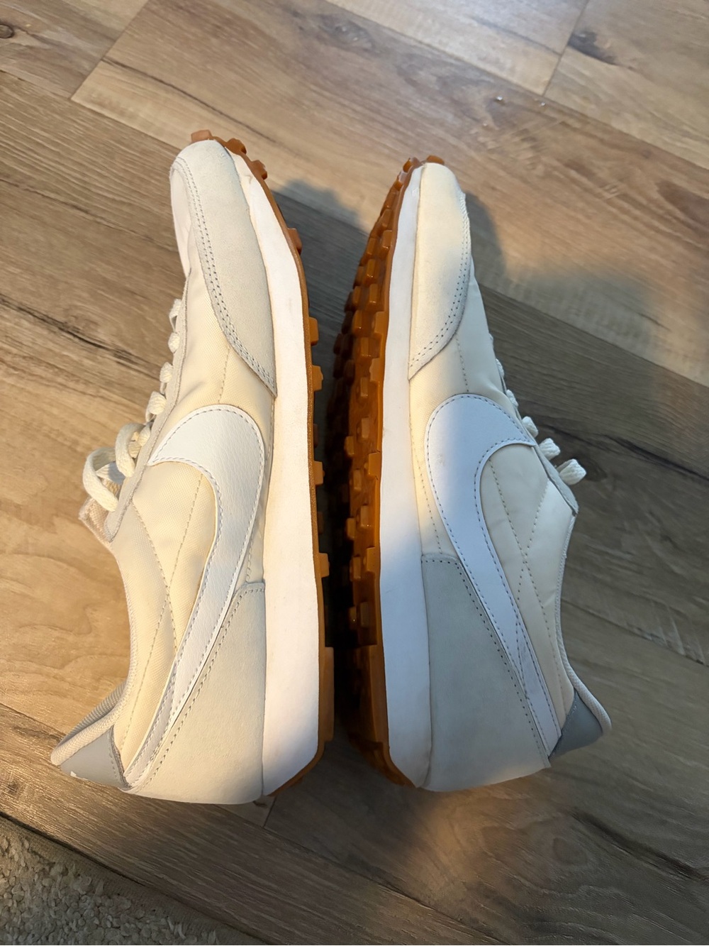 Daybreak Womens 8.5 White Gum Pale Ivory Summit Waffle CK2351-101 Clean
